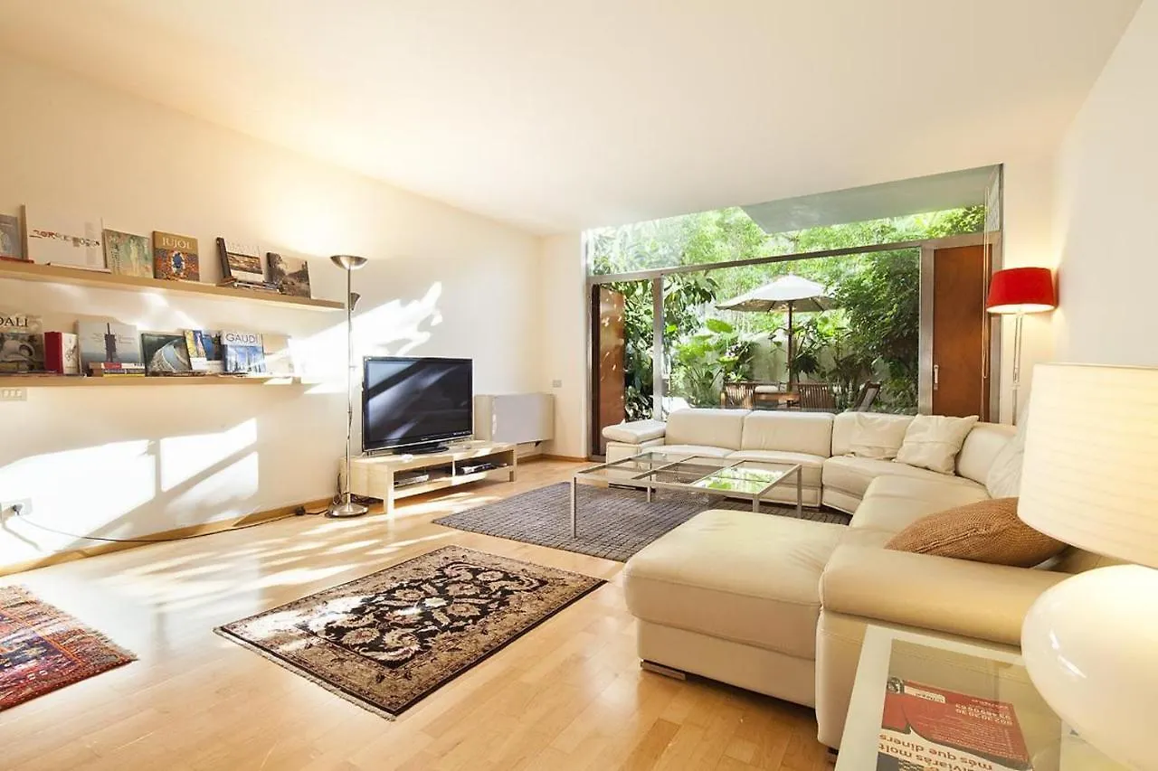 Spacious Apartment In Barcelona With Outdoor Terrace España