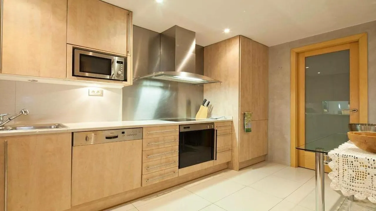 Spacious Apartment In Barcelona With Outdoor Terrace إسبانيا